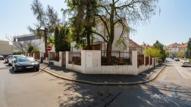 Velmi hezký byt s krásným výhledem a terasou v rodinné vile.