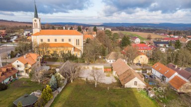 Prodej domu 3+kk/půda/sklep/stodola, 140 m2, pozemek 14.229 m2, v obci Hudlice, okrese Beroun.
