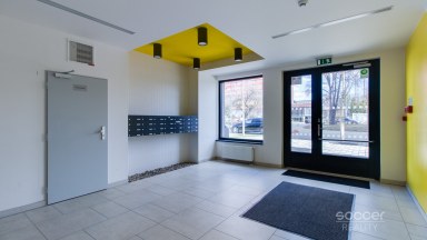 Prodej krásného bytu 1+kk/B/S, 42 m2, ul. Nekvasilova, Praha 8 – Karlín, projekt Karlín park.