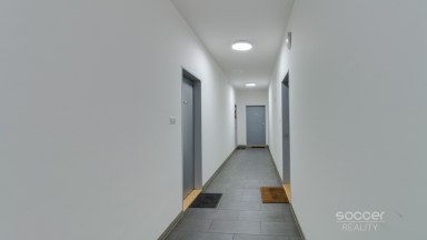 Pronájem hezkého bytu 2+kk/S/garážové stání/B, 61 m2 + balkon 4 m2, ul. Plzeňská, Praha 5 - Motol.