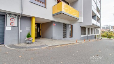 Pronájem hezkého bytu 2+kk/S/garážové stání/B, 61 m2 + balkon 4 m2, ul. Plzeňská, Praha 5 - Motol.