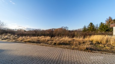 Prodej stavebního pozemku 900 m2, Praha- západ – Dobrovíz, vč. projektu