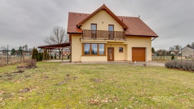 Pronájem hezkého RD 4+1/garáž/zahrada/2x balkon, 140 m2, Poděbrady - Kluk, ul. Jarní.