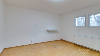 Pronájem kancelářských, skladových a parkovacích prostor v Horních Počernicích.