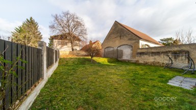 Prodej rodinného domu 6+1 s odděleným bytem 2+kk, terasou a garáží na Praze 9 - Dolních Počernicích.