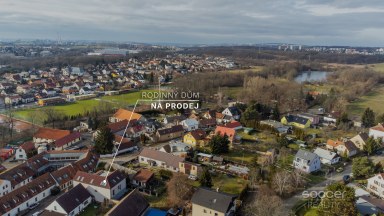 Prodej rodinného domu 6+1 s odděleným bytem 2+kk, terasou a garáží na Praze 9 - Dolních Počernicích.