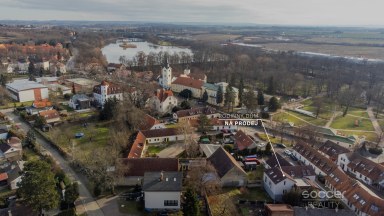 Prodej rodinného domu 6+1 s odděleným bytem 2+kk, terasou a garáží na Praze 9 - Dolních Počernicích.