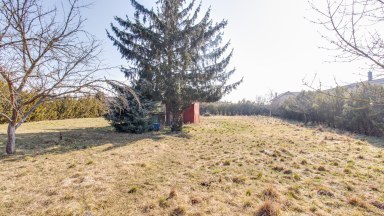 Prodej stavebního pozemku 1300 m2 v obci Záryby.