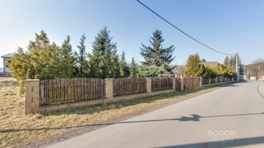 Prodej stavebního pozemku 1300 m2 v obci Záryby.