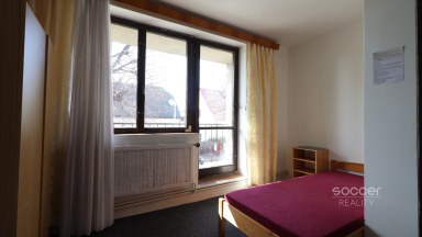 Pronájem pokoje 20 m2 s balkonem na Praze 9 – Čakovice, v ul. Danielova.
