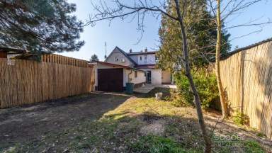 Příjemný venkovský dům se zahradou necelé 2 km od centra Neratovic