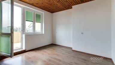 Pronájem bytu 2+1 s velkou terasou – 50 m² + terasa 17 m², Starostrašnická, Praha 10 – Strašnice