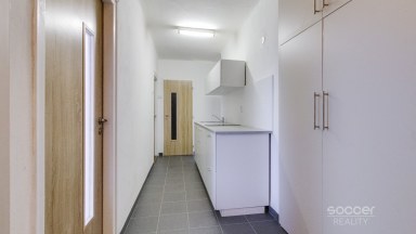 Pronájem bytu 2+1 s velkou terasou – 50 m² + terasa 17 m², Starostrašnická, Praha 10 – Strašnice