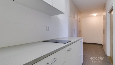 Pronájem bytu 2+1 s velkou terasou – 50 m² + terasa 17 m², Starostrašnická, Praha 10 – Strašnice