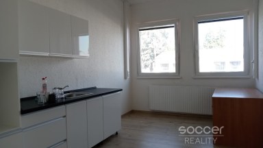 Pronájem nově zrekonstruované kanceláře, 15 m2, Praha 10 - Dolní Měcholupy, Ke Kablu