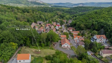 Prodej stavebního pozemku 800 m², obec Oparno, okres Litoměřice.