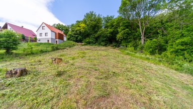 Prodej stavebního pozemku 800 m², obec Oparno, okres Litoměřice.