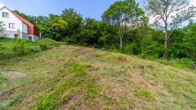 Prodej stavebního pozemku 800 m², obec Oparno, okres Litoměřice.