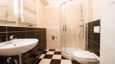 Pronájem bytu 1+kk 30 m2 + balkon 4 m2, ulice Sicherova, Praha 9 - Kyje.