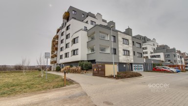 Pronájem bytu 2+kk/B/G, 49 m2, ulice Honzíkova, Praha 10 – Dolní Měcholupy.