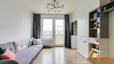 Pronájem bytu 2+kk/B/G, 49 m2, ulice Honzíkova, Praha 10 – Dolní Měcholupy.