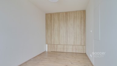 Pronájem bytu 2+kk/B/G, 49 m2, ulice Honzíkova, Praha 10 – Dolní Měcholupy.