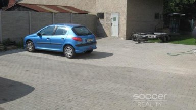 Pronájem bytu 1+kk/zahrada, 30 m2, Praha 9 - Horní Počernice.