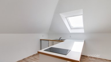 Pronájem bytu 1+kk/zahrada, 30 m2, Praha 9 - Horní Počernice.