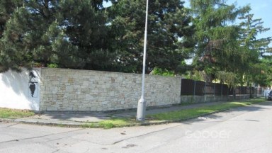Pronájem bytu 1+kk/zahrada, 30 m2, Praha 9 - Horní Počernice.