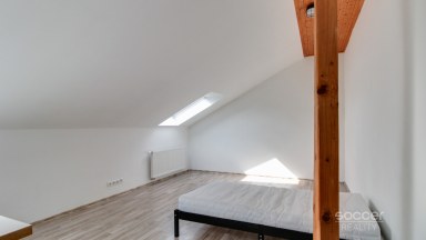 Pronájem bytu 1+kk/zahrada, 30 m2, Praha 9 - Horní Počernice.