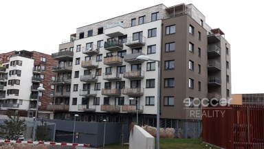 Pronájem garážového stání, 15 m² – Zakšínská ul., Praha 9 – Střížkov