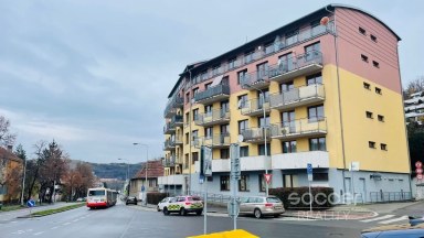 Prodej garážové stání v ulici Dvorecká, Praha 4 - Podolí. 