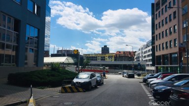 Pronájem garážového hydraulického stání, ulice Pešlova, Praha 9 - Vysočany. 