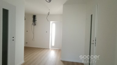 Pronájem krásného bytu 3+1/S, 86 m2, Praha 9 - Kyje, Travná. (Jahodnice)