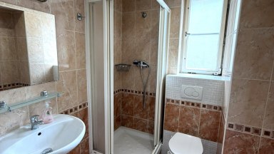 Pronájem světlého, prostorného bytu 1+kk, 42m2 v Praze 3- Jeseniova ul.