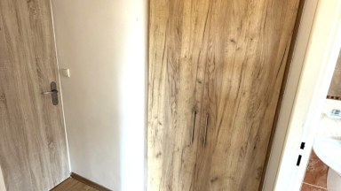 Pronájem světlého, prostorného bytu 1+kk, 42m2 v Praze 3- Jeseniova ul.