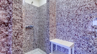 Pronájem slunného bytu - garsoniéry, 30 m2, ul. U Kolejí, Praha 6. 