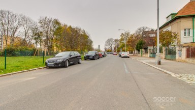 Pronájem slunného bytu - garsoniéry, 30 m2, ul. U Kolejí, Praha 6. 