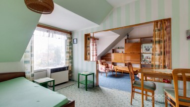 Pronájem slunného bytu - garsoniéry, 30 m2, ul. U Kolejí, Praha 6. 