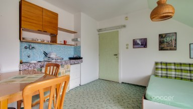 Pronájem slunného bytu - garsoniéry, 30 m2, ul. U Kolejí, Praha 6. 