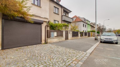 Pronájem slunného bytu - garsoniéry, 30 m2, ul. U Kolejí, Praha 6. 