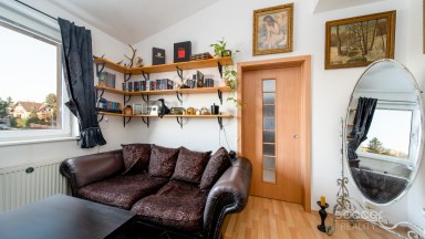 Byt 4+1/terasa/GS/PS/půda, 95 + 11,8 m2 na Praze 9 – Horní Počernice, ul. V Javorech na prodej.