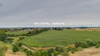 Pronájem hezkého domu 3+kk s rozsáhlým zázemím a zahradou – Zlatníky-Hodkovice