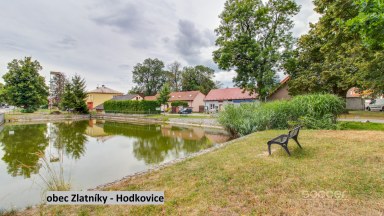 Pronájem hezkého domu 3+kk s rozsáhlým zázemím a zahradou – Zlatníky-Hodkovice
