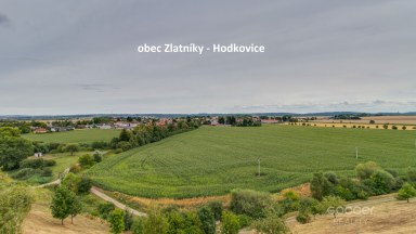 Pronájem hezkého domu 3+kk s rozsáhlým zázemím a zahradou – Zlatníky-Hodkovice