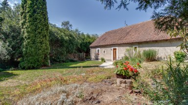 Pronájem hezkého domu 3+kk s rozsáhlým zázemím a zahradou – Zlatníky-Hodkovice