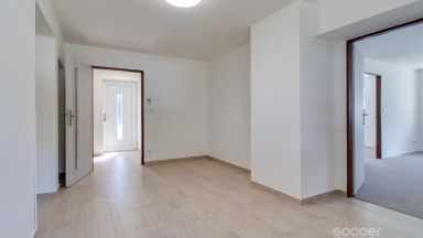 Pronájem hezkého domu 3+kk s rozsáhlým zázemím a zahradou – Zlatníky-Hodkovice