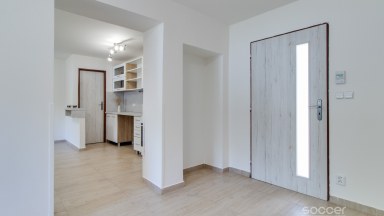 Pronájem hezkého domu 3+kk s rozsáhlým zázemím a zahradou – Zlatníky-Hodkovice
