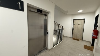 Pronájem prostorného bytu 3+kk, 104m2 s balkonem, garáž. stáním, sklepem v Praze 5, ul. Naskové