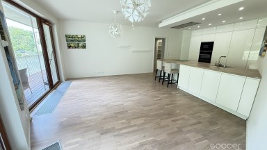Pronájem prostorného bytu 3+kk, 104m2 s balkonem, garáž. stáním, sklepem v Praze 5, ul. Naskové
